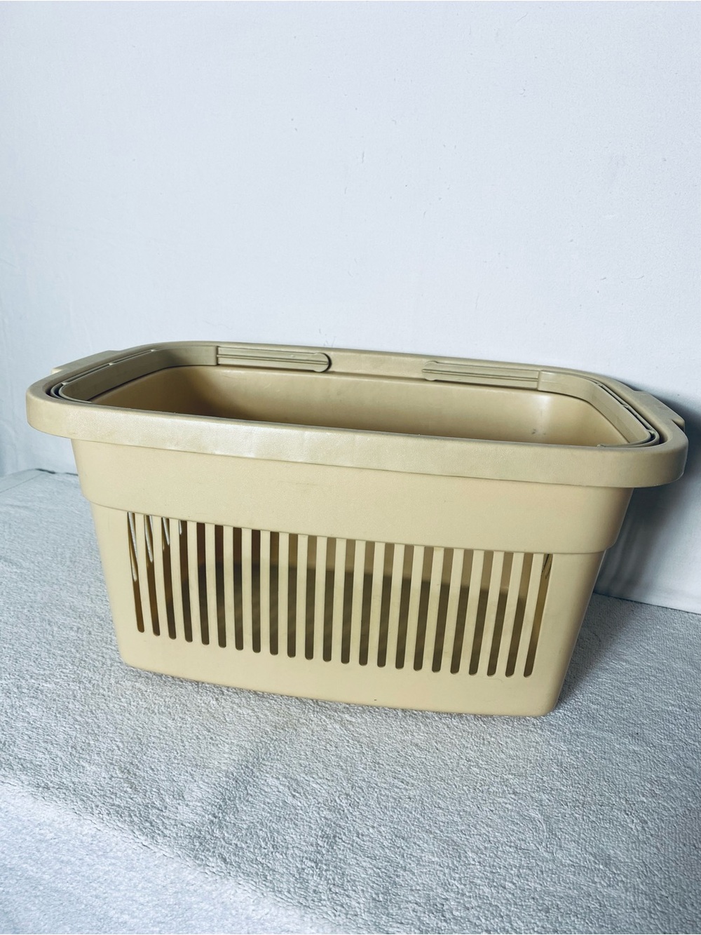 Vintage Rubbermaid Heavy Duty Plastic Tote Shopping Basket W Drop Handles